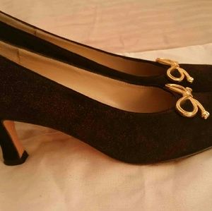 Ferragamo black suede pumps 7.5 4A